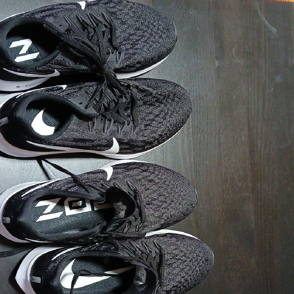 Nike Men's & Women's  Black and White Knit Running Sneakers
